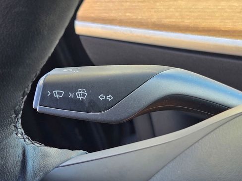 Used 2021 Tesla Model Y Long Range image 22