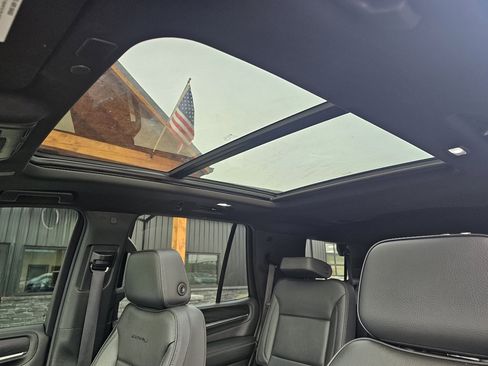 Used 2021 GMC Yukon Denali w/ Denali Premium Package image 13