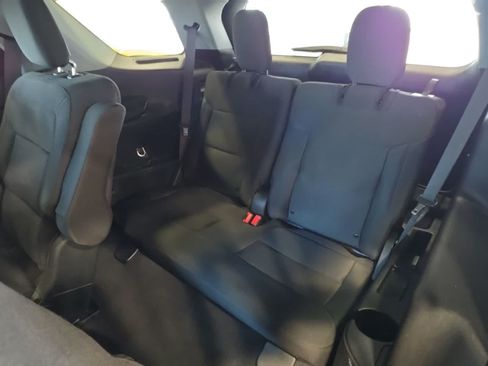 Used 2023 Ford Explorer XLT AWD/4WD image 32