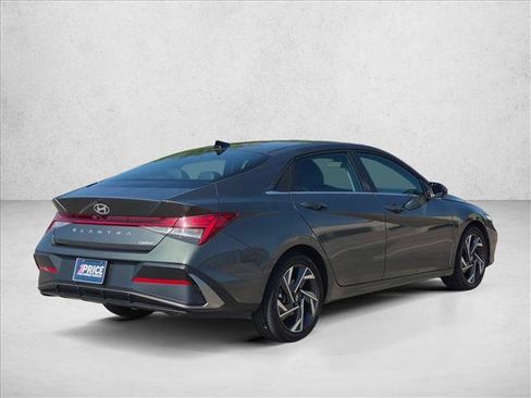 Used 2025 Hyundai Elantra Limited FWD image 5