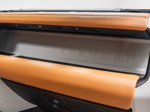 Used 2024 Land Rover Defender 110 SE image 33