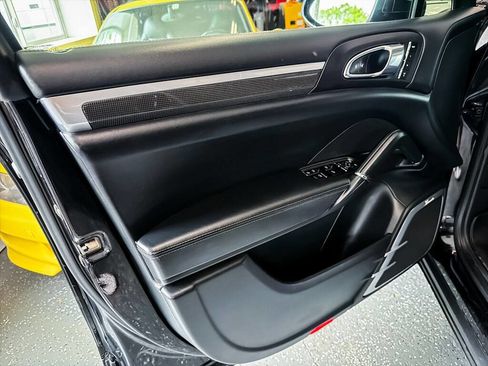 Used 2014 Porsche Cayenne Turbo S AWD/4WD image 15