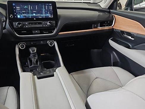 Used 2026 Toyota Grand Highlander AWD Hybrid image 26