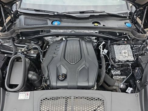 Used 2024 Porsche Macan image 33