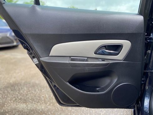 Used 2015 Chevrolet Cruze LS FWD image 16