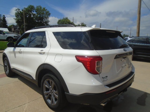 Used 2023 Ford Explorer XLT w/ Equipment Group 202A AWD/4WD image 5