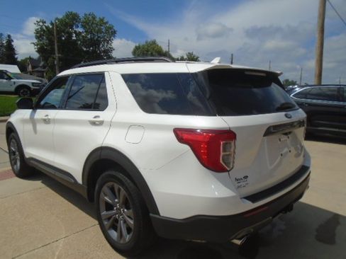 Used 2023 Ford Explorer XLT w/ Equipment Group 202A AWD/4WD image 5