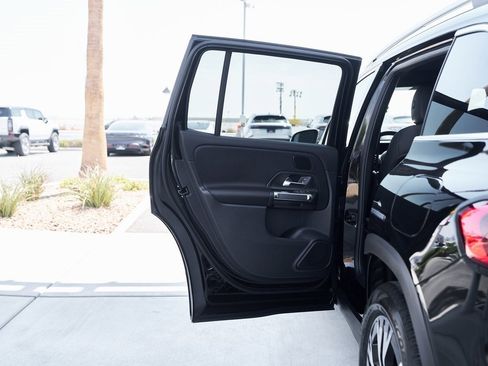 Used 2025 Mercedes-Benz GLB 250 GLB 250 w/ Exclusive Package image 15