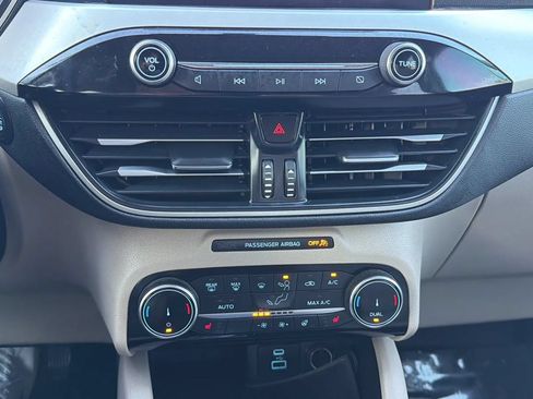 Used 2022 Ford Escape SE w/ Cold Weather Package FWD image 21