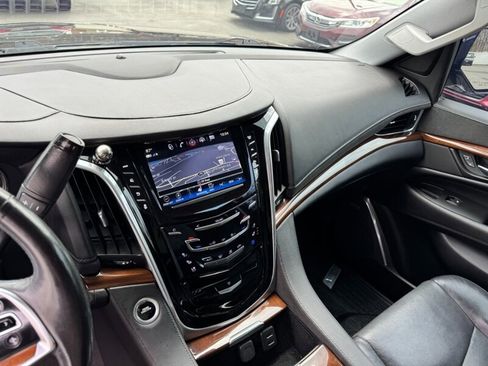 Used 2020 Cadillac Escalade ESV Premium Luxury image 27