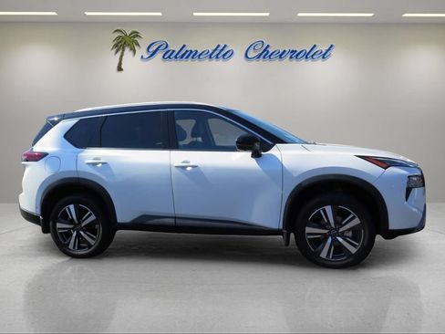 Used 2024 Nissan Rogue SL FWD image 2
