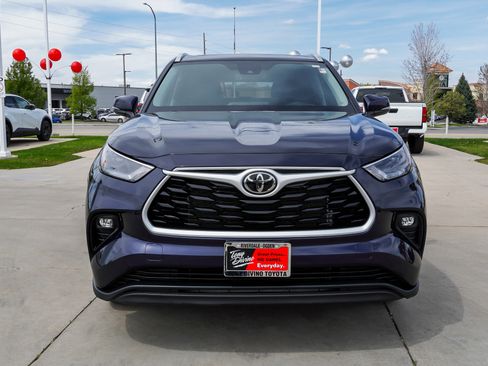 Certified 2025 Toyota Highlander XLE AWD/4WD image 3