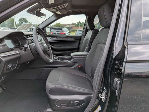 Used 2025 Jeep Grand Cherokee Laredo X w/ Luxury Tech Group I AWD/4WD image 14
