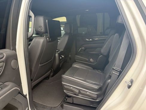 Used 2024 GMC Yukon Denali AWD/4WD image 9