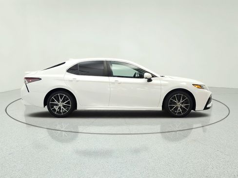 Used 2023 Toyota Camry SE w/ Convenience Package FWD image 4