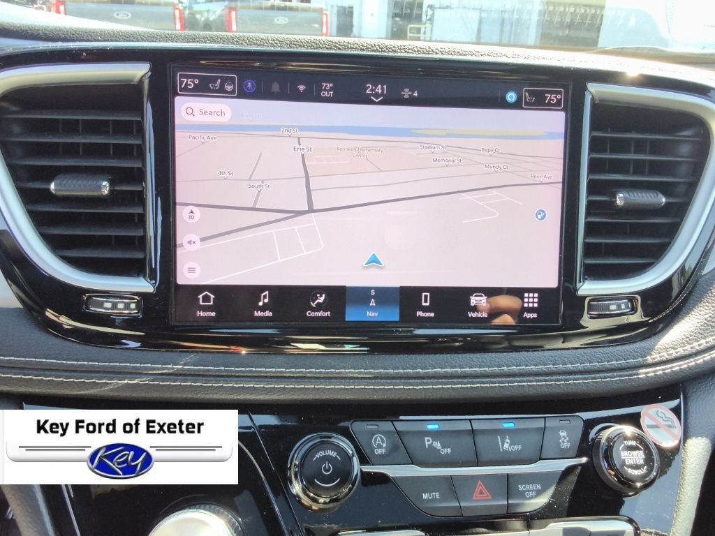 Used 2025 Chrysler Pacifica Limited FWD image 30