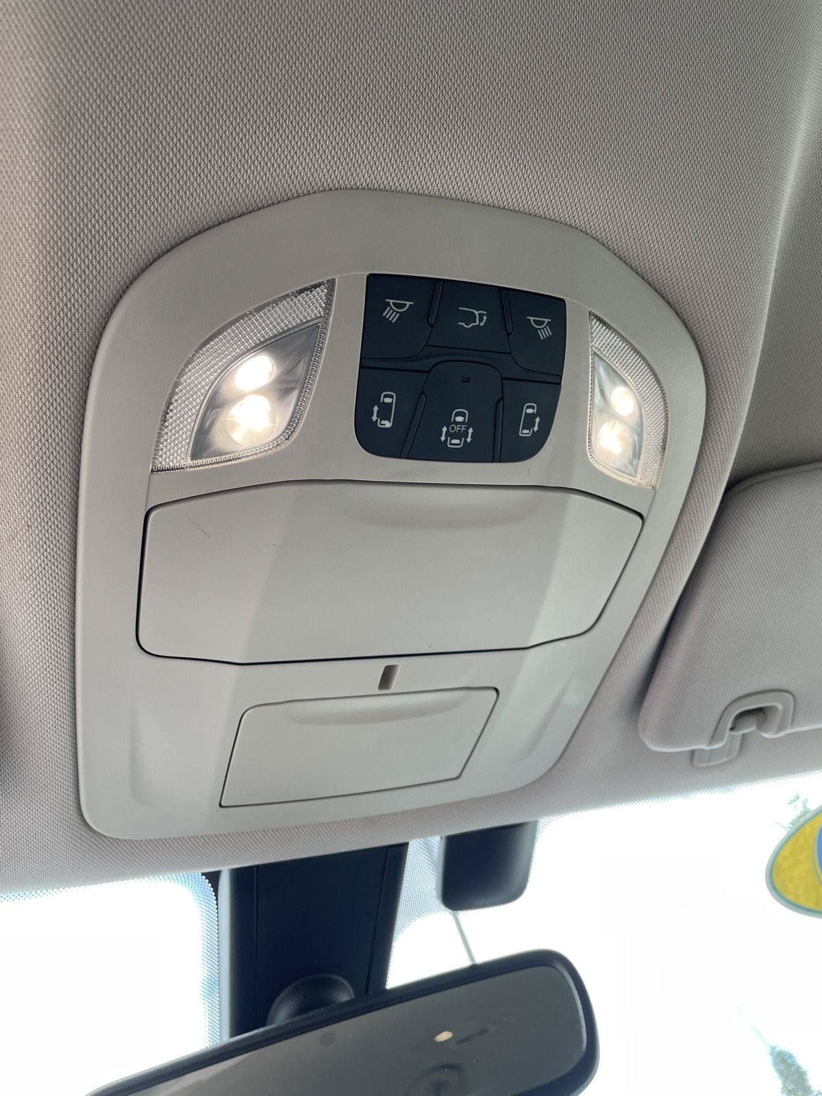 Used 2020 Chrysler Pacifica Touring-L FWD image 24