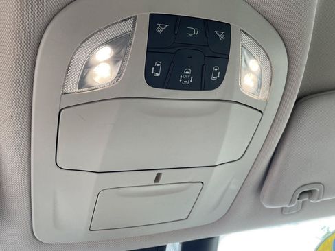 Used 2020 Chrysler Pacifica Touring-L FWD image 24