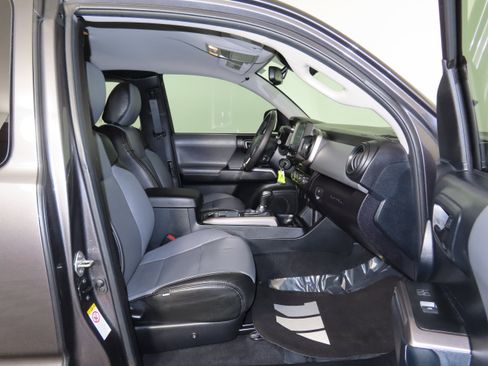 Used 2018 Toyota Tacoma SR5 image 27