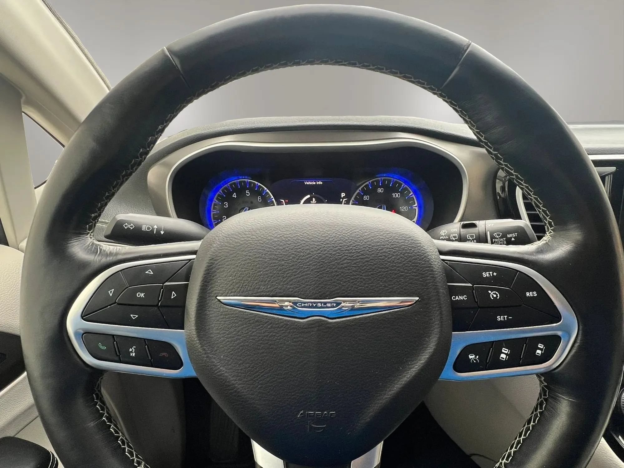 Used 2021 Chrysler Pacifica Touring-L w/ Uconnect Theater Family Group FWD image 18
