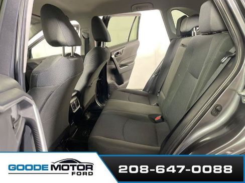 Used 2022 Toyota RAV4 LE AWD/4WD image 17