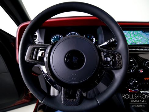 Used 2022 Rolls-Royce Cullinan Black Badge image 15