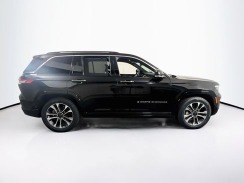 Used 2022 Jeep Grand Cherokee Overland w/ Luxury Tech Group IV AWD/4WD image 4