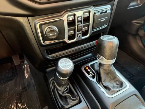 Used 2019 Jeep Wrangler Unlimited Sport S AWD/4WD image 18