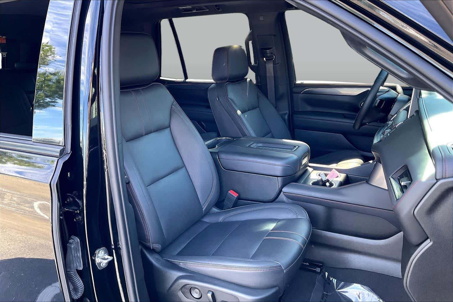 Used 2023 Chevrolet Tahoe RST w/ Luxury Package AWD/4WD image 8