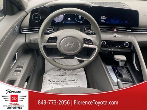Used 2024 Hyundai Elantra SEL image 10