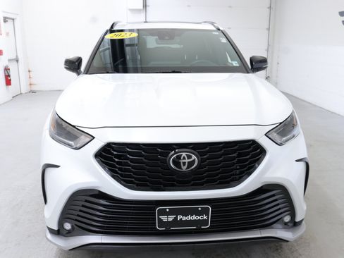 Used 2023 Toyota Highlander L image 2