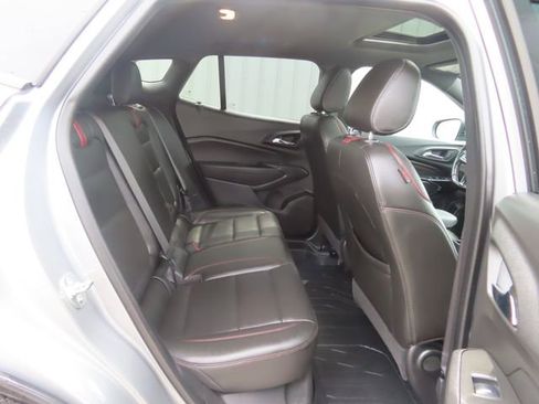 Used 2025 Chevrolet Trax RS w/ Sunroof Package FWD image 28