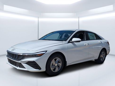 New 2026 Hyundai Elantra SE FWD image 7