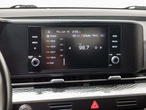 Used 2024 Kia Carnival LX FWD image 16