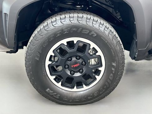Used 2025 Toyota Tacoma TRD Off-Road AWD/4WD image 27