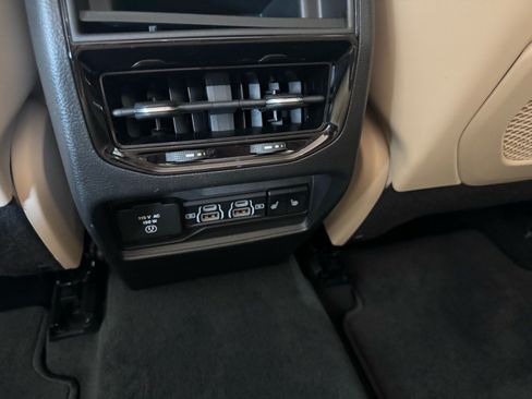 Used 2022 Jeep Grand Cherokee Limited AWD/4WD image 14
