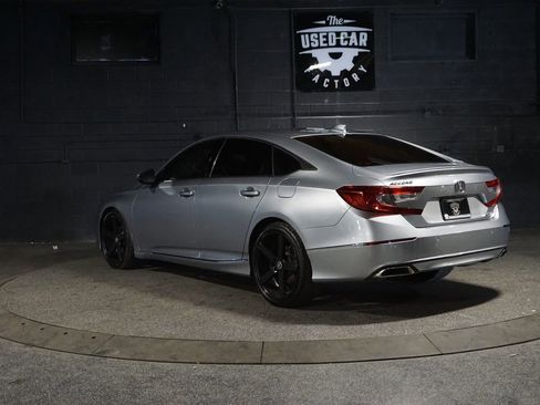 Used 2021 Honda Accord Touring image 3