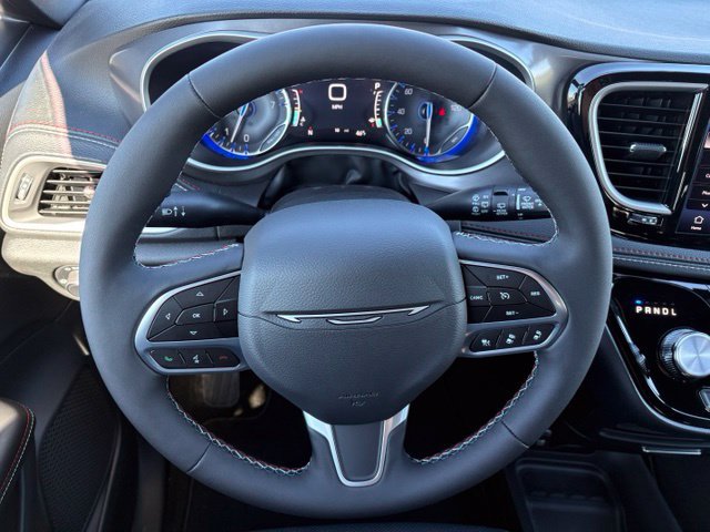 New 2027 Chrysler Pacifica Select FWD image 23