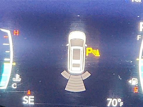 Used 2023 Chrysler Pacifica Touring-L FWD image 29