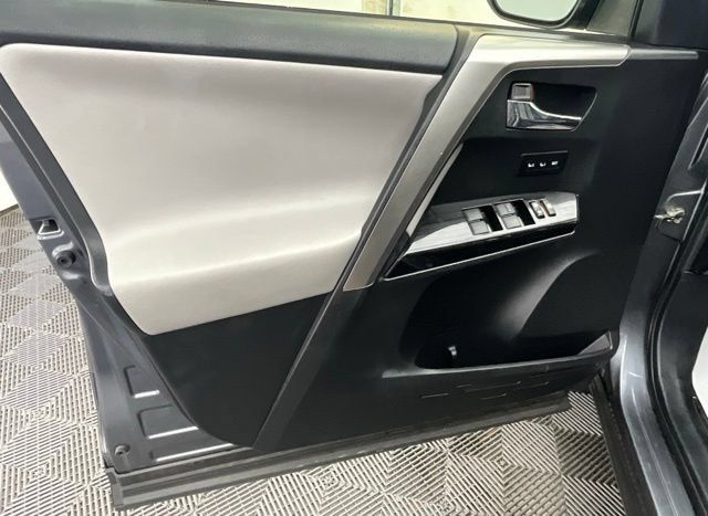 Used 2016 Toyota RAV4 Limited AWD/4WD image 15