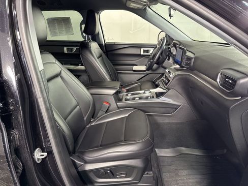 Used 2022 Ford Explorer XLT w/ Equipment Group 202A image 13