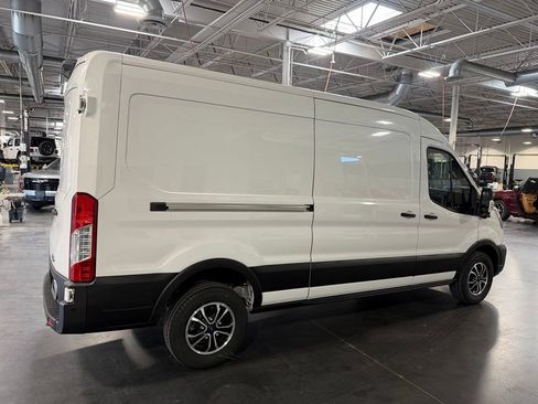 Used 2022 Ford E-Transit Medium Roof RWD image 8