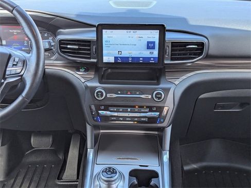 Used 2020 Ford Explorer Limited w/ Class III Trailer Tow Package image 16