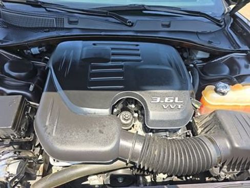 Used 2020 Dodge Charger SXT RWD image 11