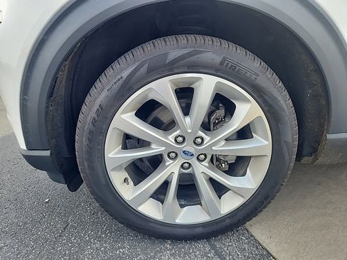 Used 2022 Ford Explorer Platinum w/ Technology Package image 9
