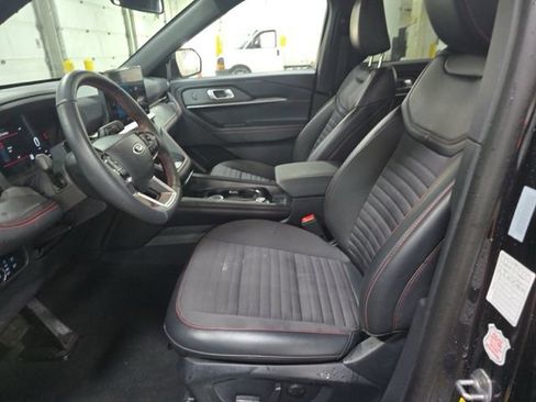 Used 2025 Ford Explorer ST-Line w/ ST-Line Street Pack AWD/4WD image 15