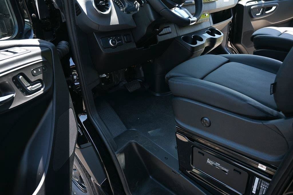 Used 2026 Mercedes-Benz Sprinter 2500 image 8