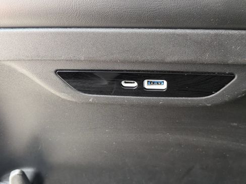 Used 2024 Chrysler Pacifica Touring-L FWD image 25