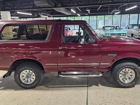 Used 1996 Ford Bronco XLT image 12