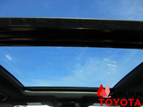 New 2026 Toyota Highlander Platinum image 11